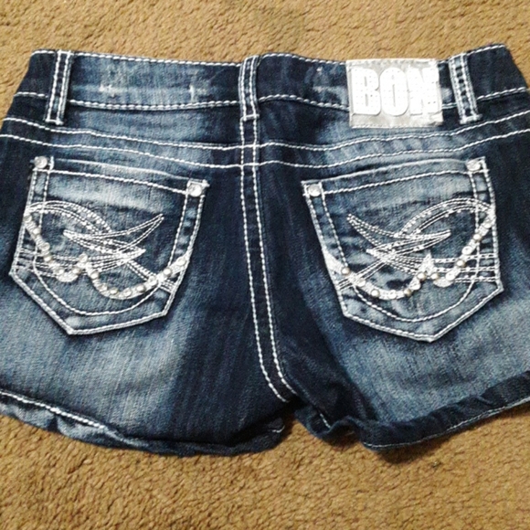 Shorts - Picture 3 of 4